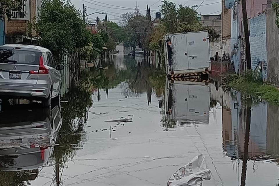 En 15 días el nivel del agua no ha bajado. 