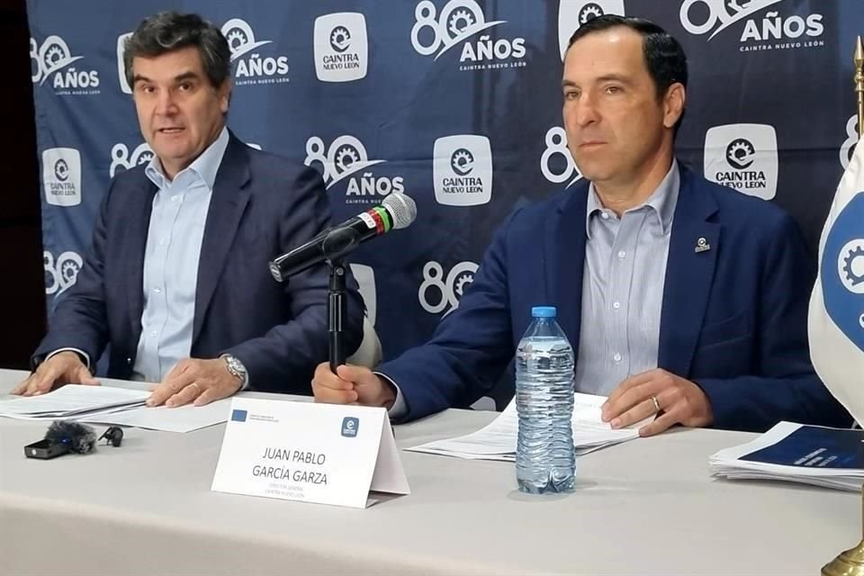 Máximo Vedoya y Juan Pablo García, presidente y director de la Caintra, respectivamente.