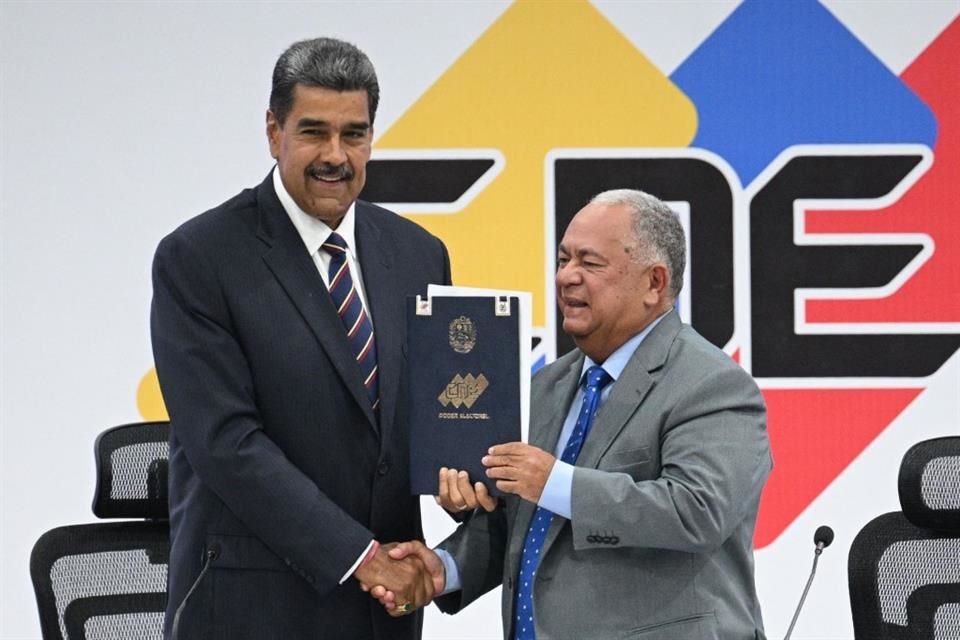 El Presidente de Venezuela, Nicolás Maduro, y el director del Consejo Nacional Electoral, Elvis Amoroso, el 29 de julio del 2024.