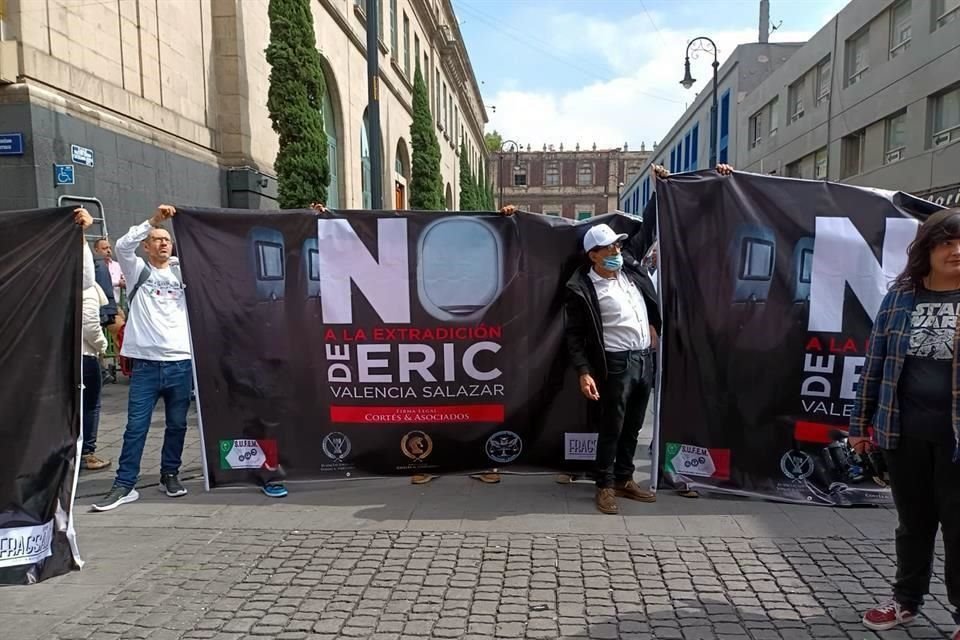 Los inconformes se manifestaron en la calle Erasmo Castellanos, a espaldas de la entrada principal de la Corte.