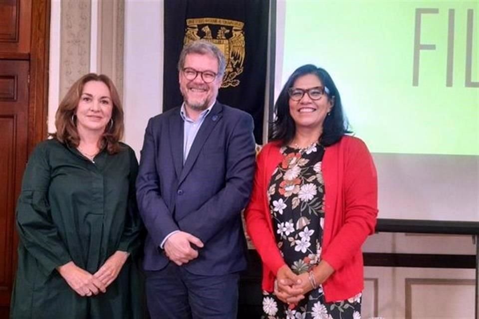 Rosa Beltrán, coordinadora de Difusión Cultural UNAM; Gonzalo Vicci, encargado del Servicio de Relaciones Internacionales de la UDELAR y Socorro Venegas, titular de Publicaciones de la UNAM.