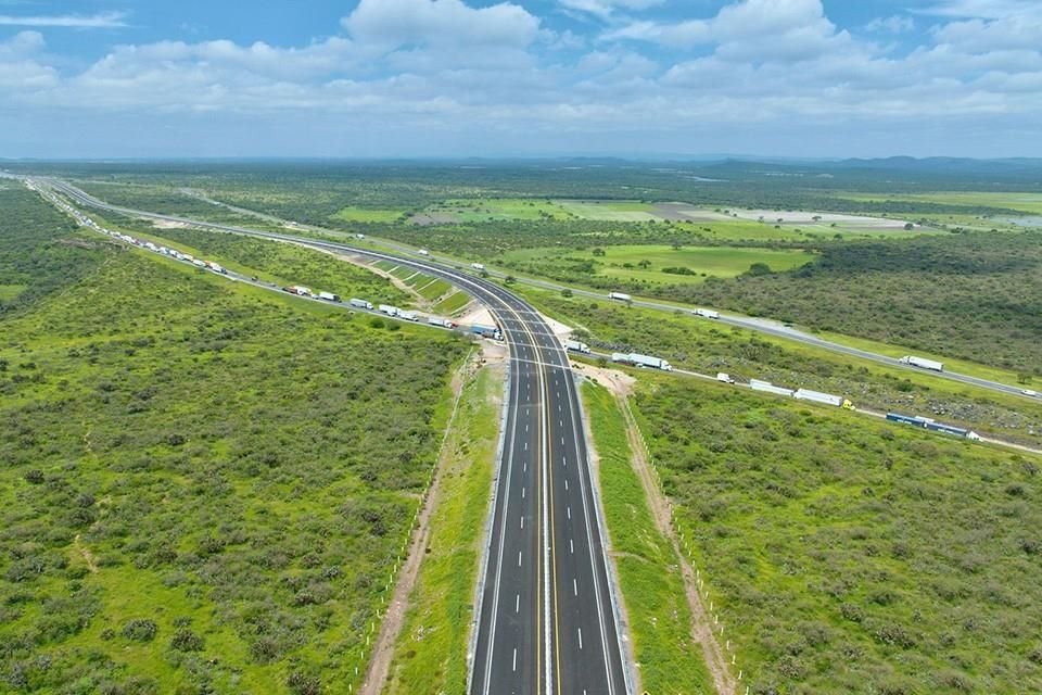 Ponen en operación 1° tramo de autopista a Matehuala