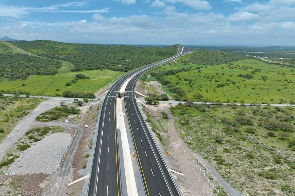 Ponen en operación 1° tramo de autopista a Matehuala