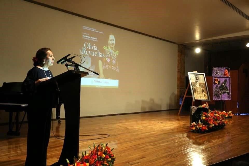 Lucina Jiménez, directora del INBAL, presidió el homenaje.