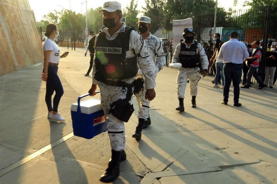 El Gobierno federal reforzará la campaña de inmunización con el apoyo de las Fuerzas Armadas.