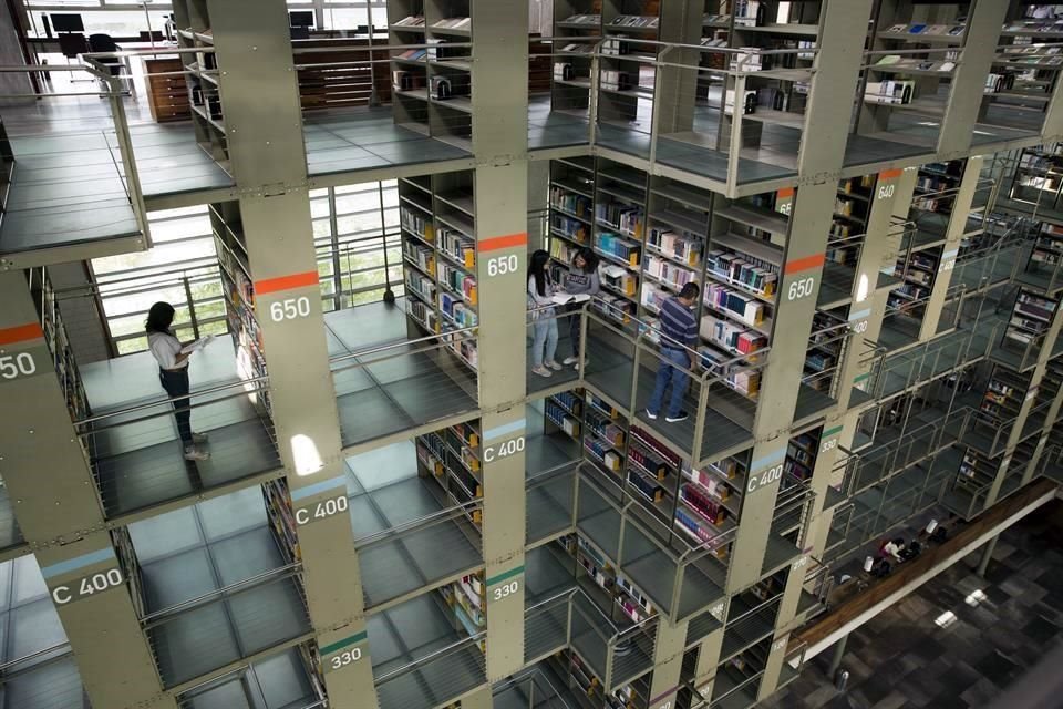 La nueva Ley General de Bibliotecas ya ha sido objeto de cerca de un centenar de amparos que buscan impugnar diversos artículos. En la foto, imagen de archivo de la Biblioteca Vasconcelos, de la red de la Biblioteca de México.