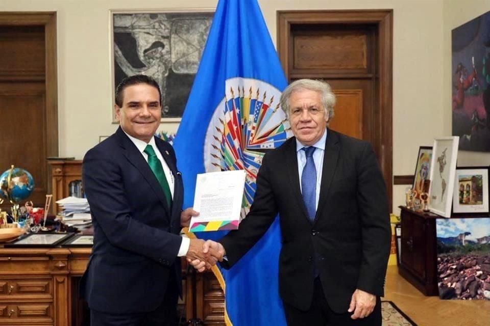 El Mandatario perredista pidió a OEA su intervención para que México no se convierta en 'narcoestado'.