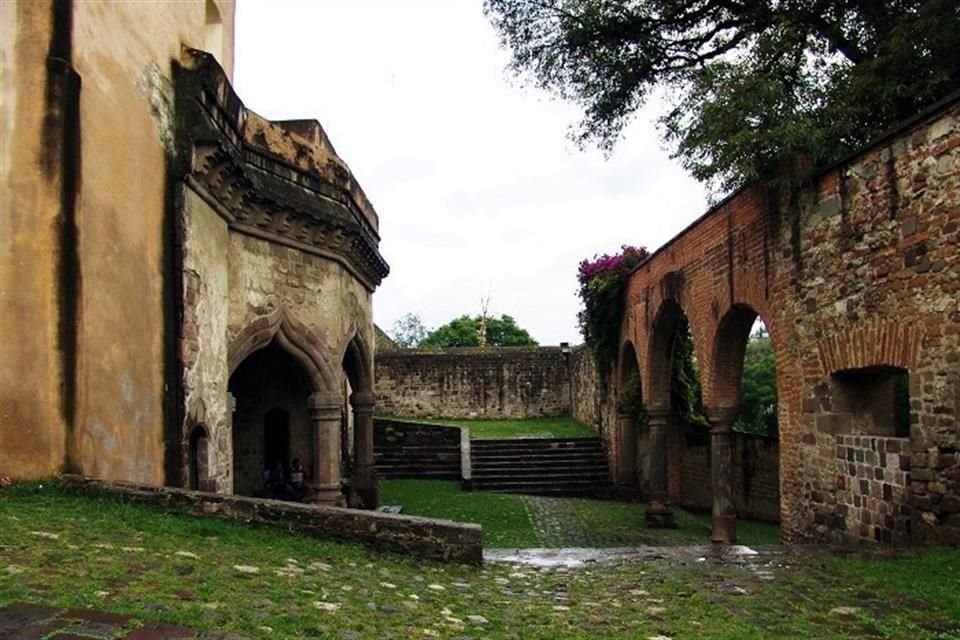 Aspecto del Conjunto Conventual Franciscano y Catedralicio de Nuestra Señora de la Asunción. El complejo albergó la primera Catedral de la América continental; data de los años 1525-1527.