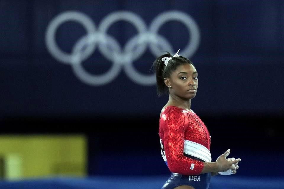 Simone Biles ha preferido su salud mental sobre competencias en Tokio 2020.