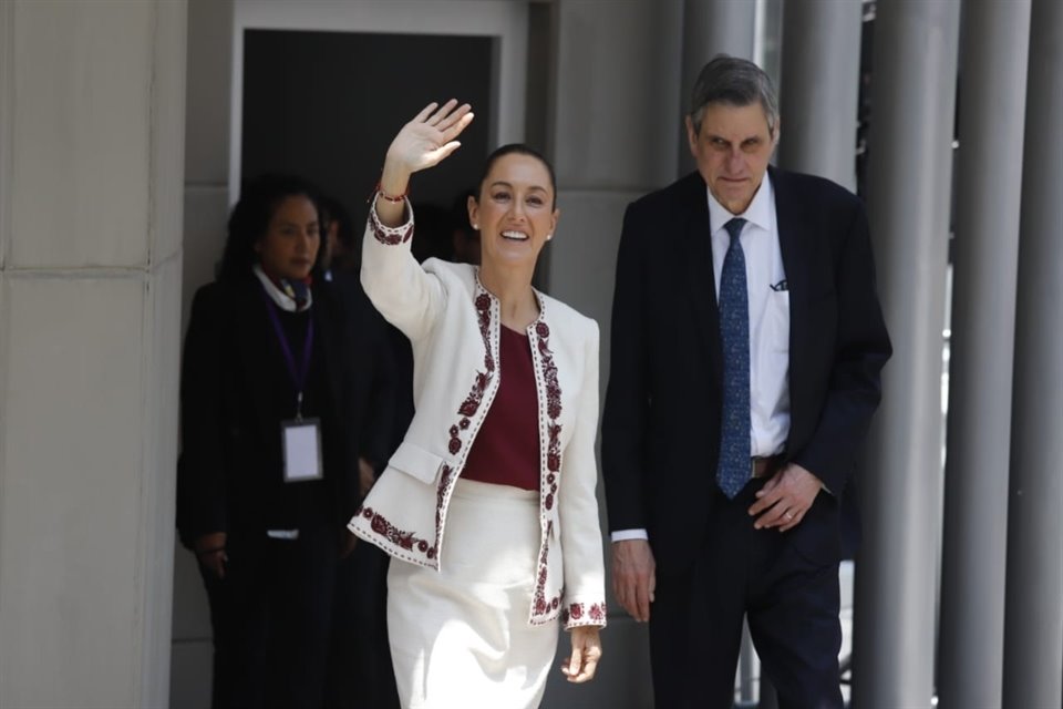 Claudia Sheinbaum llegó al Tribunal Electoral del Poder Judicial de la Federación para recibir su constancia de Presidenta electa de México.