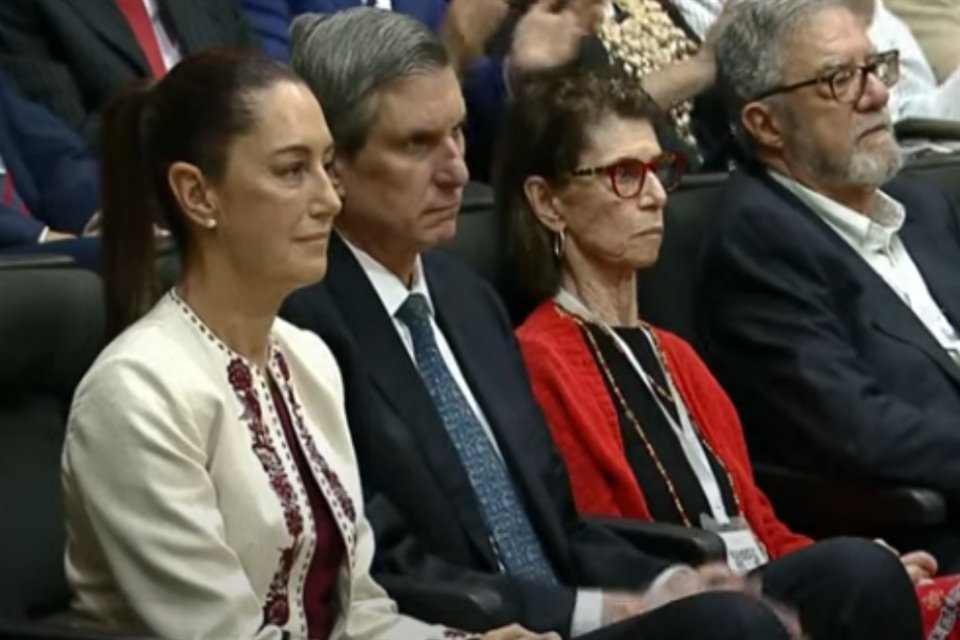 Claudia Sheinbaum dentro del Tribunal Electoral. 