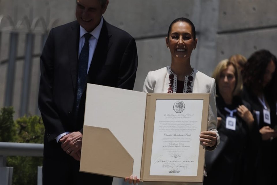 Sheinbaum recibió la constancia como Presidenta electa.