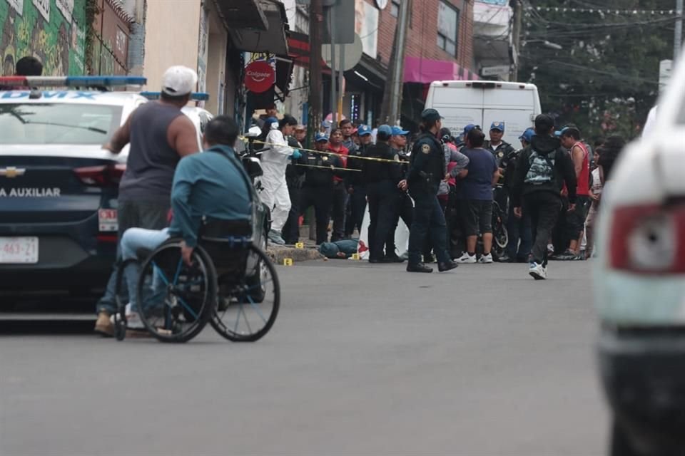 La víctima viajaba en una motocicleta y fue atacada en la esquina de Avenida San Bernabé y Calle Las Cruces.