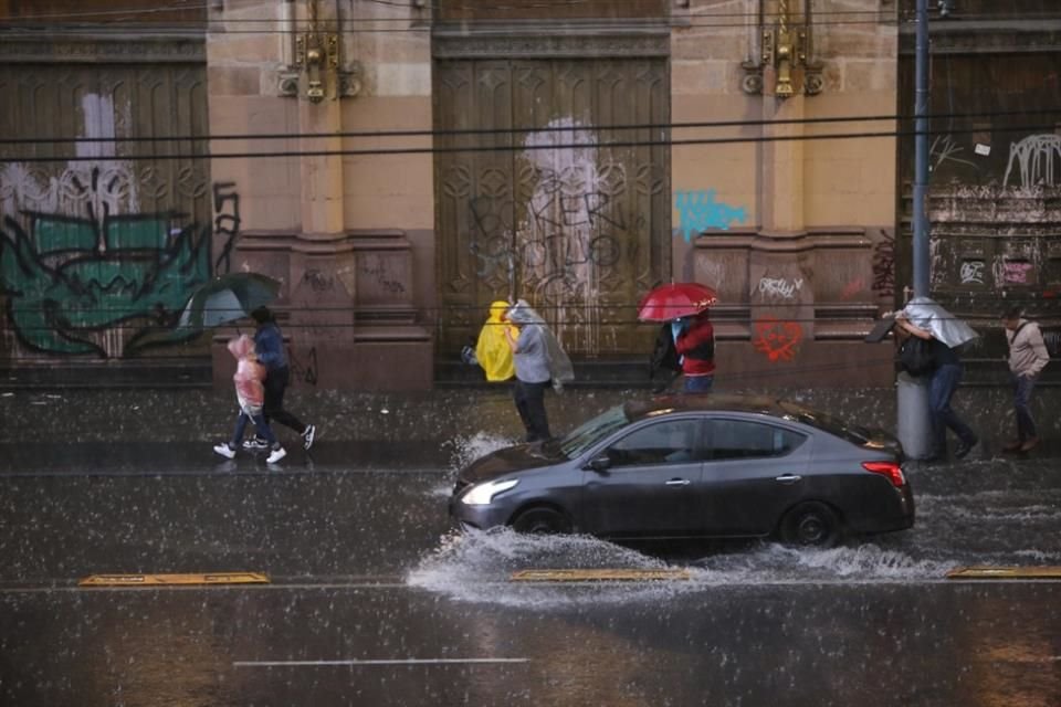 En toda la ciudad se registran precipitaciones.