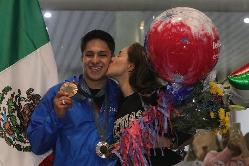 Osmar Olvera espera que las dos medallas que ganó en París 2024 sirvan para inspirar y como ejemplo de que los sueños se cumplen.