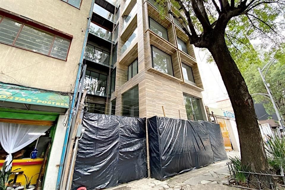 En el sitio fue construido un edificio nuevo, aunque autoridades señalan que no otorgaron permisos.