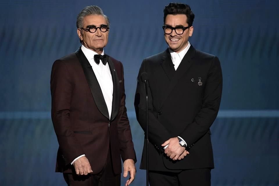 Eugene y Dan Levy serán la primer dupla padre e hijo en la gala.