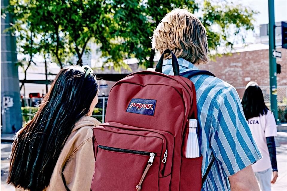 Las conocidas backpacks JanSport abrieron su primer punto de venta en el Centro Comercial Santa Fe de la Ciudad de México.