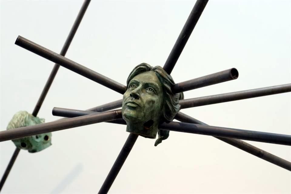 La exposición con la que la galería Labor celebra su 15 aniversario lleva por título 'Bread & Roses (Pan y rosas)' y alude al trabajo y al disfrute de estos años de trayectoria.