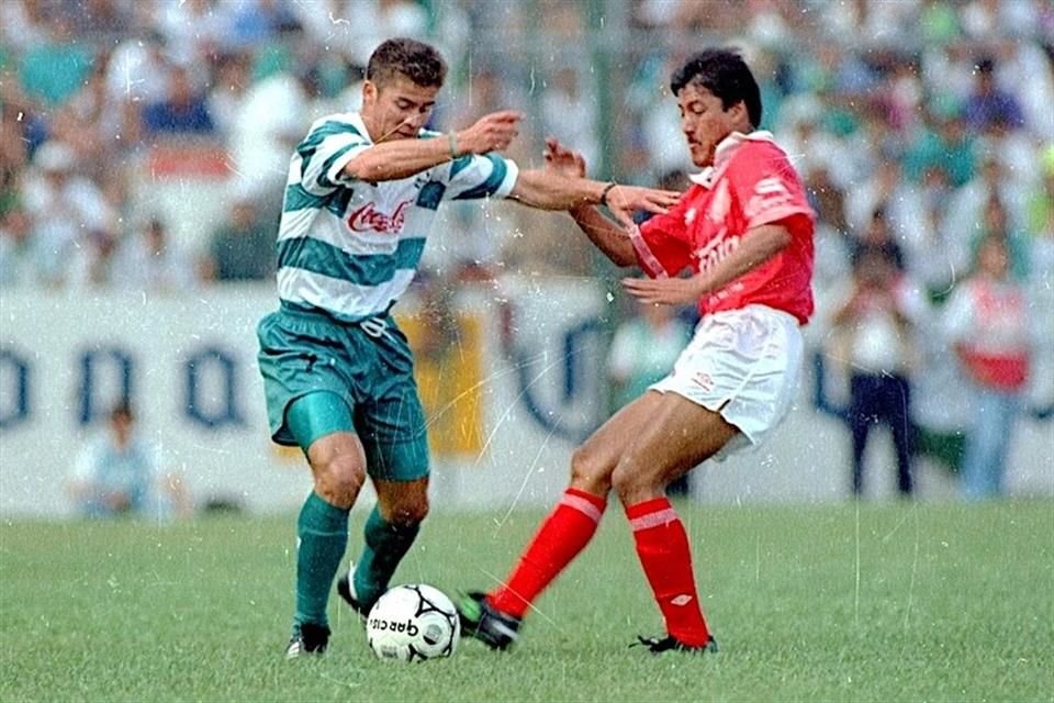 Jorge Rodríguez (der.) jugó tanto en Toluca como en Santos Laguna.