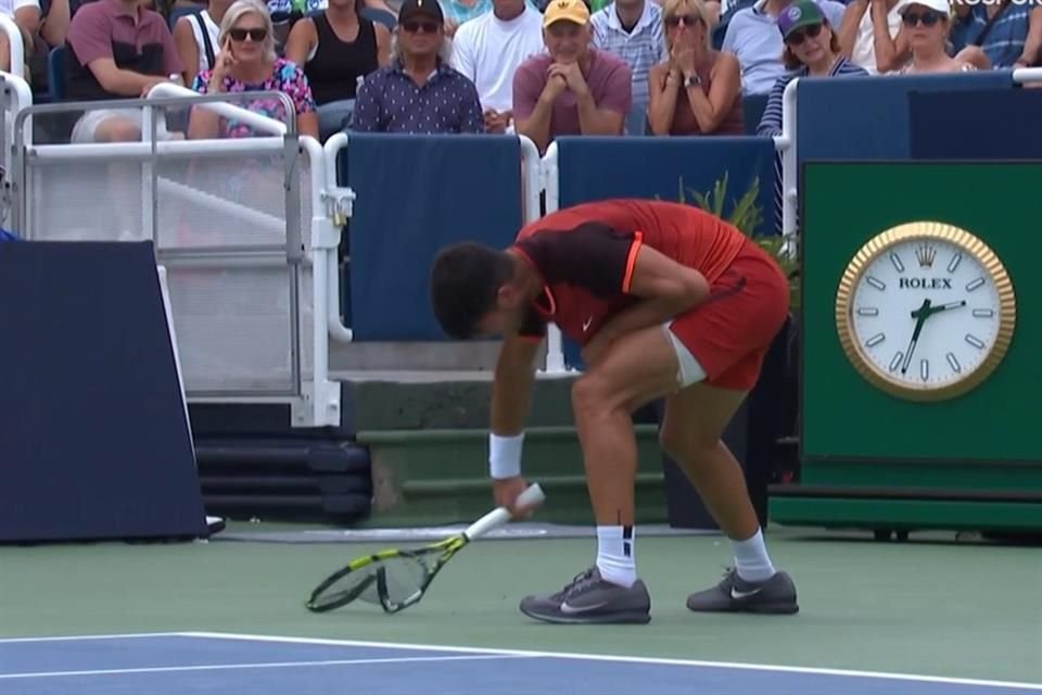 Carlos Alcaraz se disculpó por la actitud que tuvo en el Abierto de Cincinnati, cuando destrozó una raqueta en un ataque de furia.