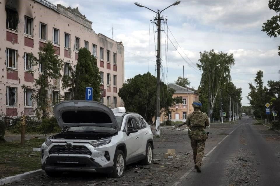 El Presidente ucraniano, Volodymyr Zelensky, afirmó que su Ejército está reforzando sus posiciones en la región rusa de Kursk.