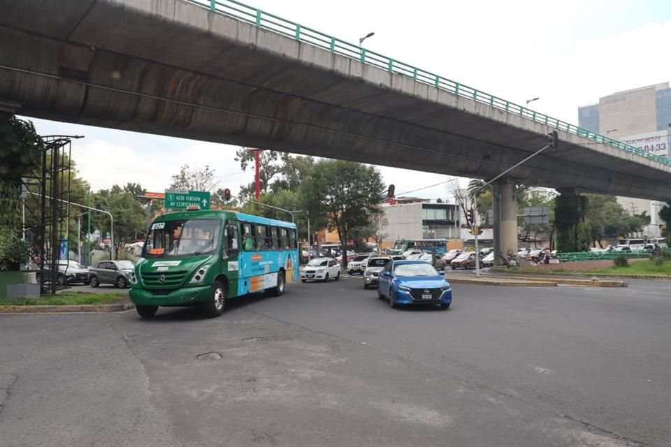 Del centenar de cruces identificados como los más riesgosos en el País, más de la tercera parte está en la CDMX.  