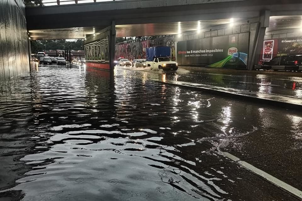 En esa zona de la Alcaldía Miguel Hidalgo, los pluviómetros del Sistema de Aguas de la Ciudad de México (Sacmex) reportaron una tormenta de 32 milímetros. 