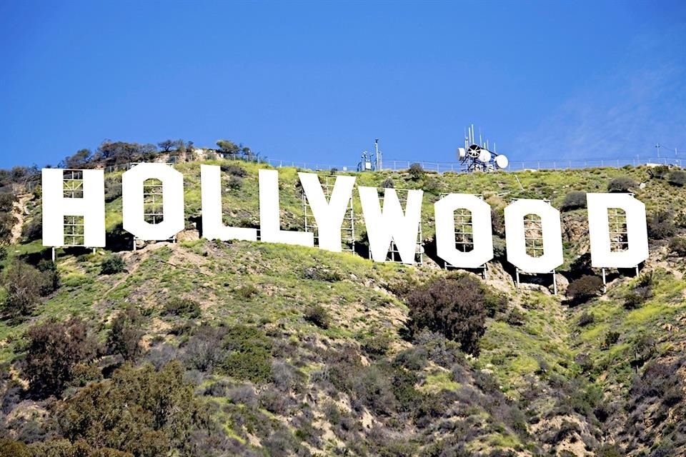 Obtener una de las más bellas panorámicas del área realizando una ruta de senderismo hasta el icónico cartel de Hollywood, para luego visitar otras partes del afamado barrio.