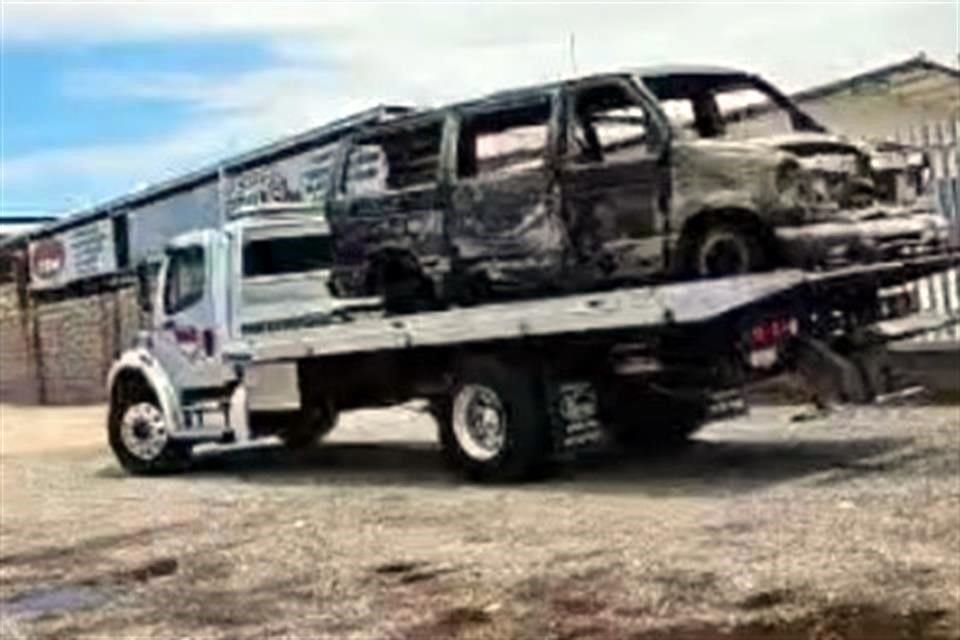 Así quedó la camioneta que fue atacada con migrantes en su interior en el Municipio de Tubutama, en Sonora.