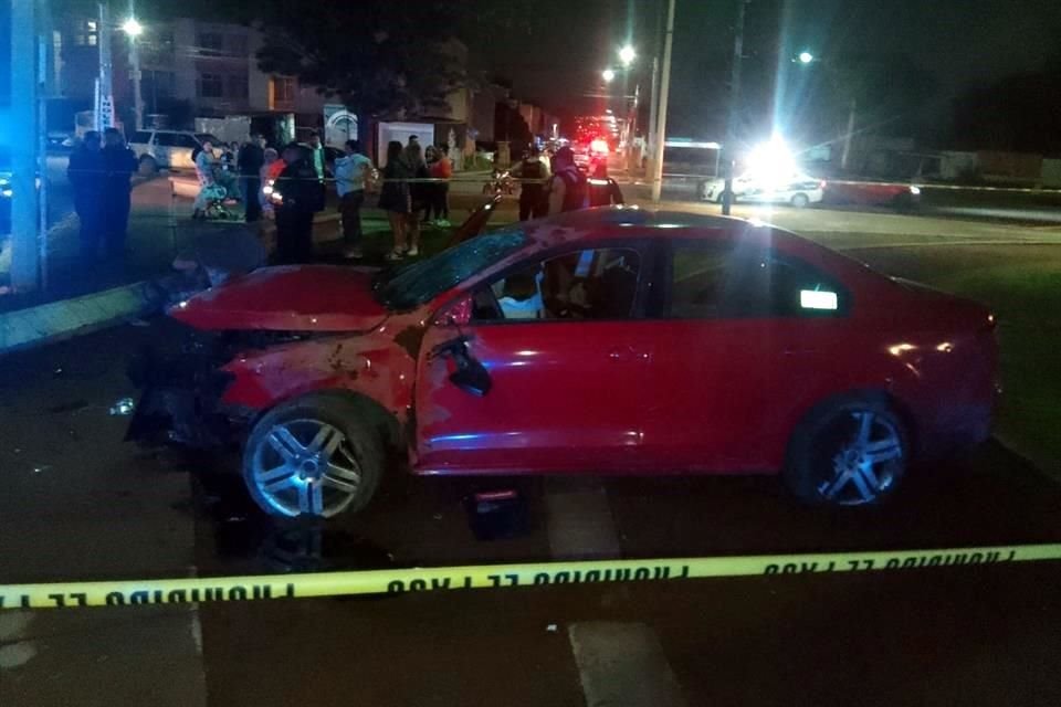 Tras atacar a tiros a su amigo, Donovan murió al estrellarse contra una banqueta.