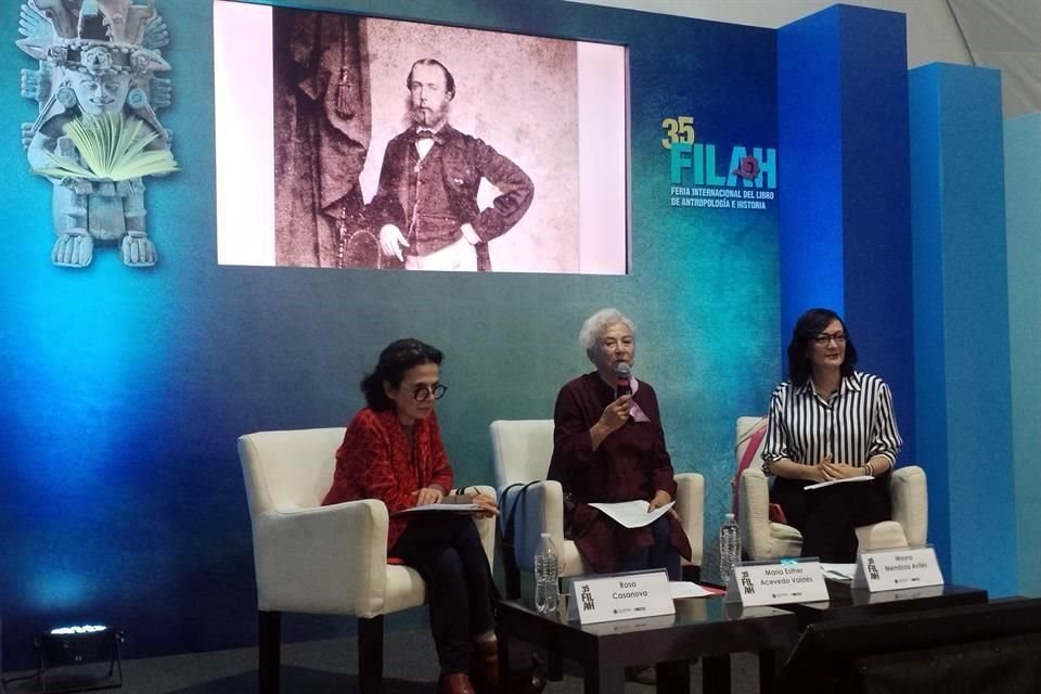 Rosa Casanova, María Esther Acevedo y Mayra Mendoza durante la presentación en la Feria Internacional del Libro de Antropología e Historia (FILAH), en el Museo Nacional de Antropología.