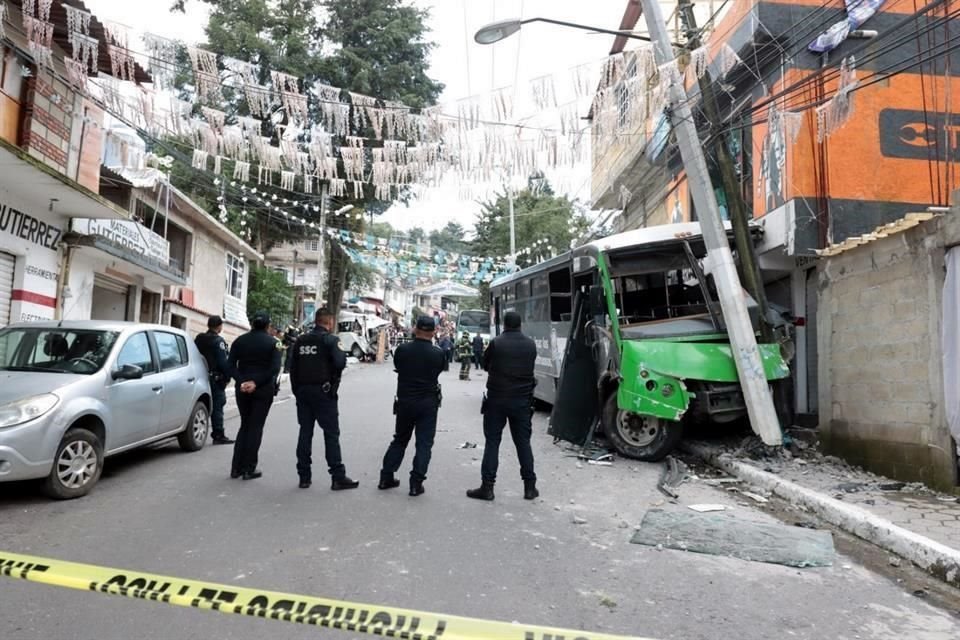 Tras el hecho de tránsito, servicios de emergencia acudieron al sitio.