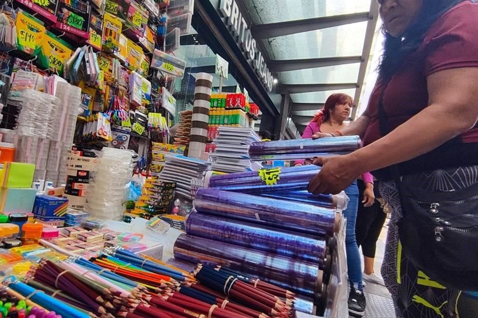 De acuerdo con Serta Intelligence Partner, el gasto promedio por estudiante se estima entre 9 mil y 9 mil 689 pesos, lo que representará un aumento de 35 por ciento aproximadamente respecto al año anterior.