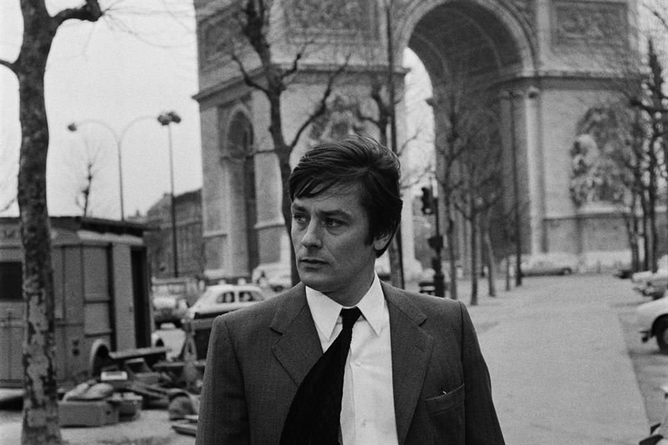 El actor francés Alain Delon en el rodaje de  'Dirty Money', escrita y dirigida por Jean-Pierre Melville.