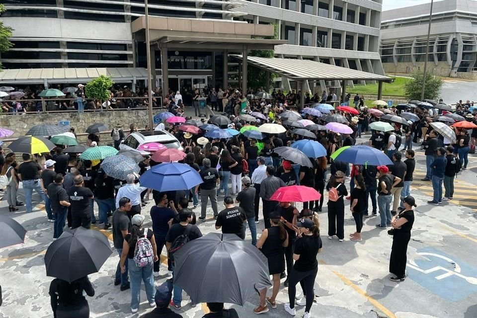 En un análisis, Citibanamex destacó que en general, los mercados no otorgan mucha importancia al régimen político de un país. 