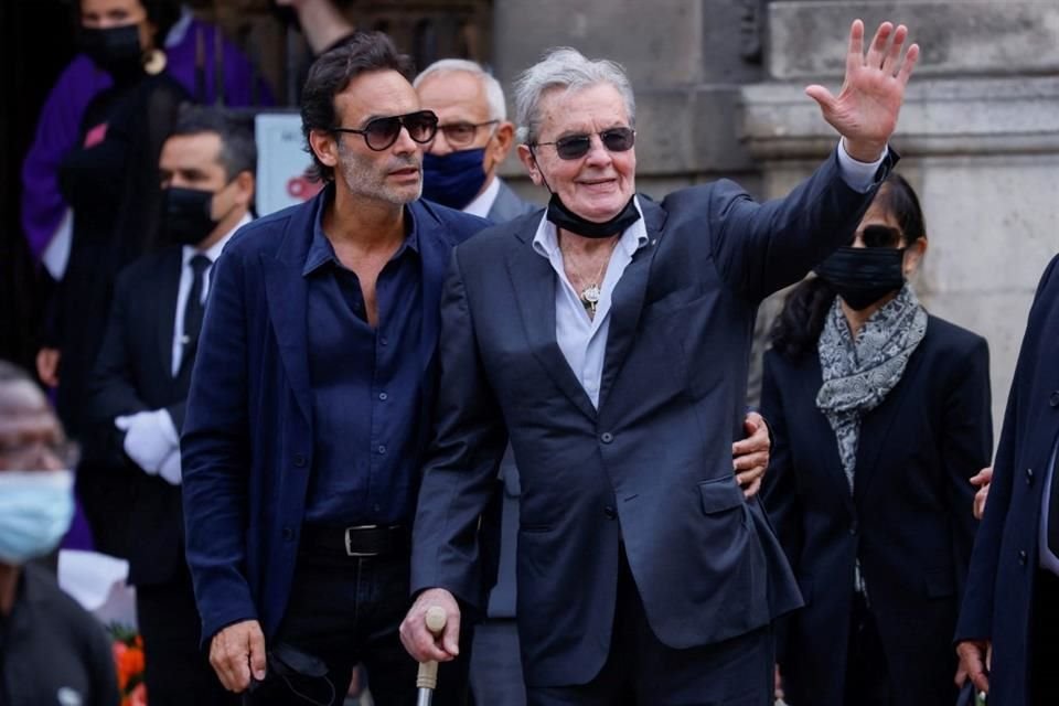 En medio de desacuerdos, Anthony, Anouchka y Alain-Fabien, hijos de Alain Delon, organizan los funerales del actor de 'El Gatopardo'.