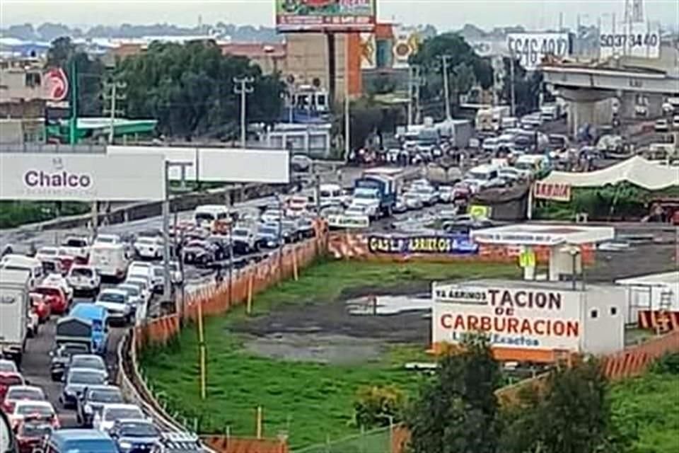 Debido al bloqueo, se registra carga vehicular en  la Carretera México-Cuautla.