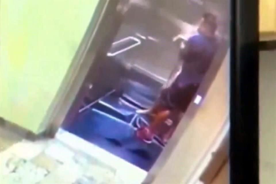 Christian Cueva golpeó a su esposa en un elevador.