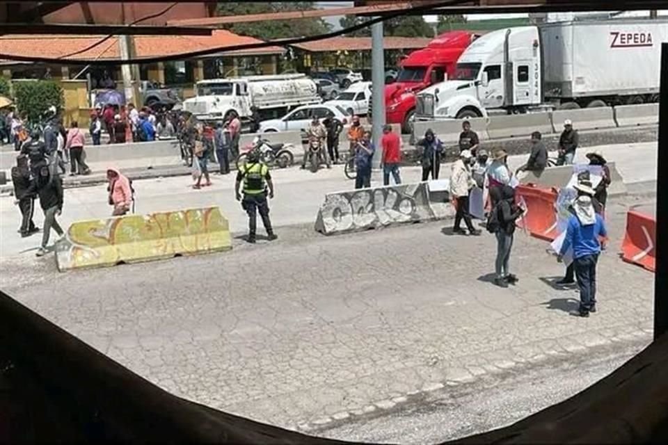 El bloqueo comenzó alrededor de las 11:30 horas, sobre la México-Cuautla.