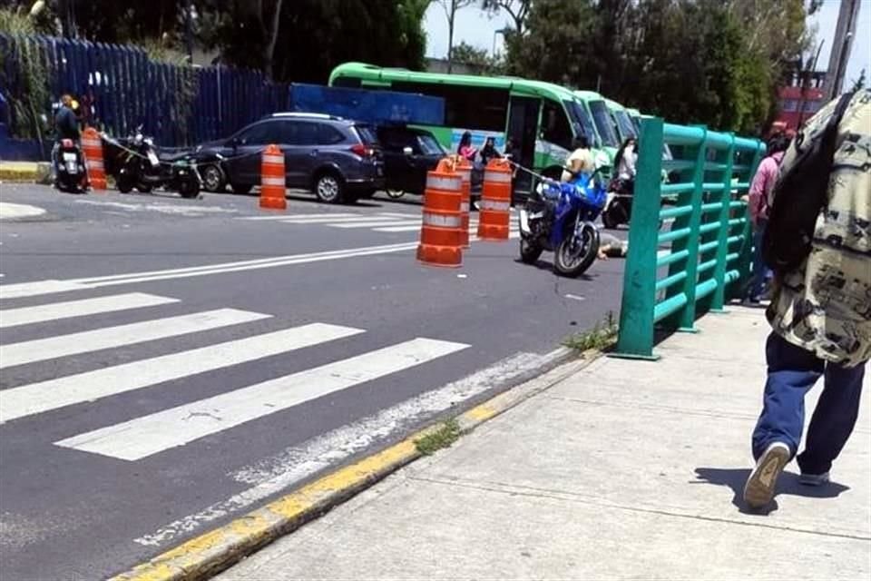 Un motociclista que viajaba a bordo del vehículo falleció mientras que el otro resultó lesionado.