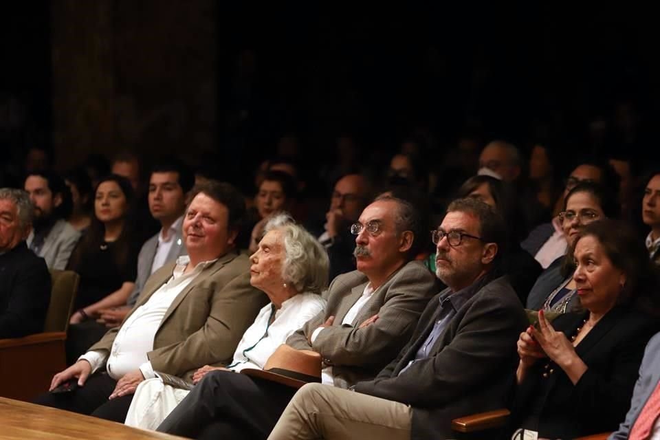 Entre el público asistente estuvo la escritora Elena Poniatowska, ganadora del Premio Internacional Carlos Fuentes a la Creación Literaria en el Idioma Español el año pasado.