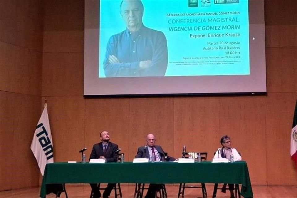 El historiador Enrique Krauze estuvo en una conferencia en el ITAM sobre Manuel Gómez Morín, fundador del PAN.