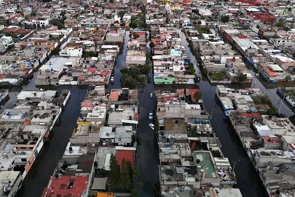 Son nueve las colonias que se encuentran bajo el agua en Chalco.