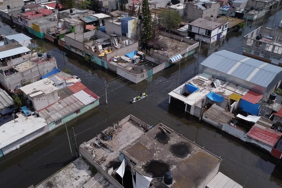 Son nueve las colonias que se encuentran bajo el agua en Chalco.