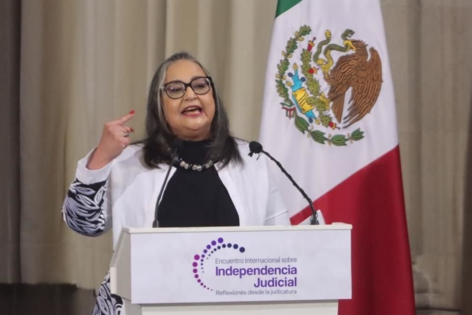 La presidenta de la Suprema Corte, Norma Piña, abrió consultas para determinar si puede frenar la reforma al Poder Judicial.