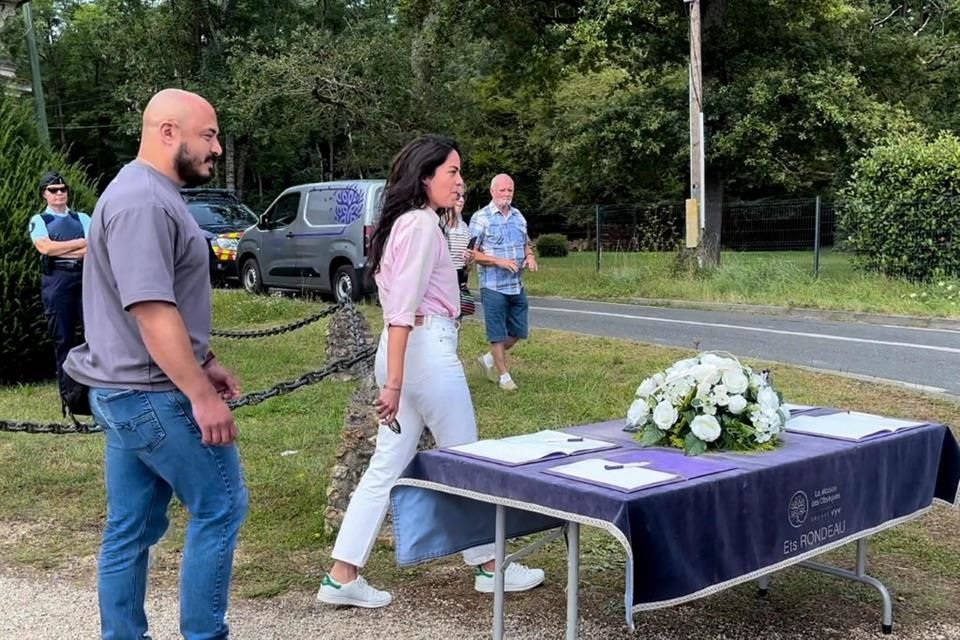 Anouchka Delon, hija del actor, ha estado revisando detalles del sepelio.