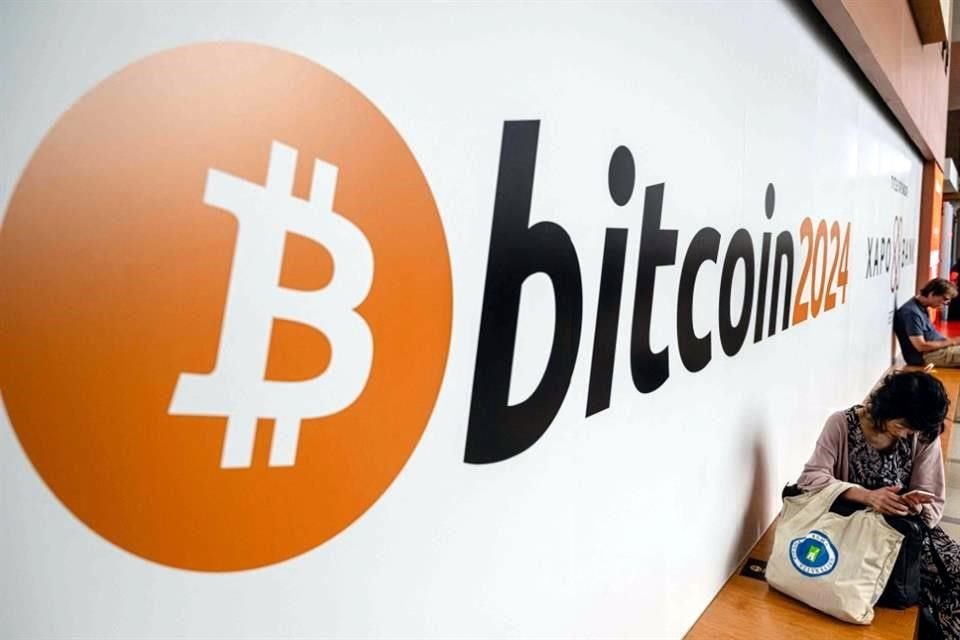 Gobierno de El Salvador anunció que capacitará en el uso del bitcoin a 80 mil funcionarios públicos como forma de promover la criptomoneda.