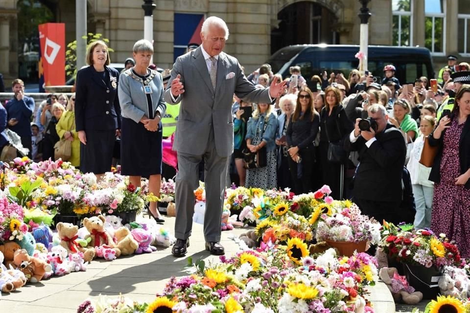 El Rey Carlos III se reunió en Clarence House con los familiares de las víctimas del ataque en una clase de baile en Southport.