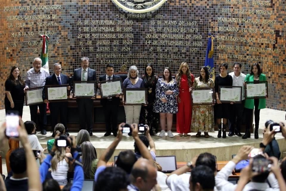 Por sobresalir con acciones a favor del medio ambiente, el Congreso de Jalisco reconoció a siete ciudadanos de Jalisco, así como a una organización civil.